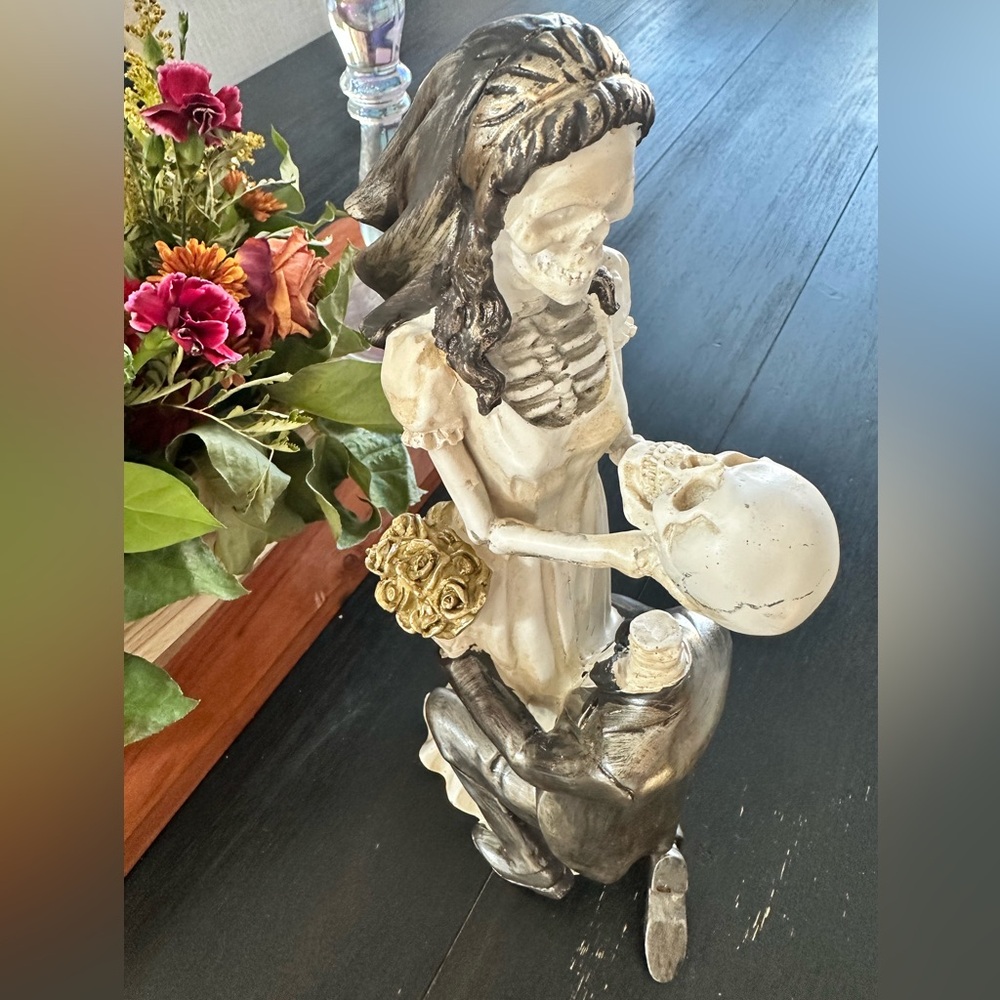 💀🖤 Gothic Skeleton Bride & Groom Figurine Halloween Day of the Dead Wedding Gift - Picture 5 of 6